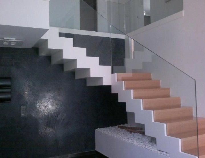 Carpintería Marjo escaleras con lateral blanco