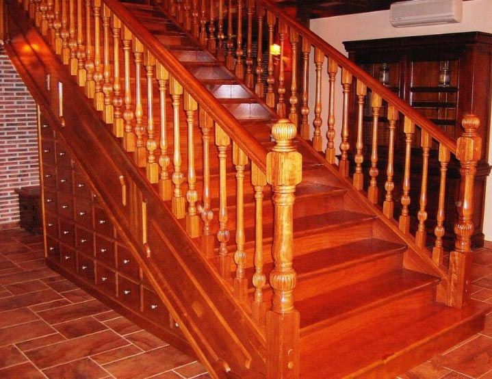 Carpintería Marjo escaleras estilo antiguo